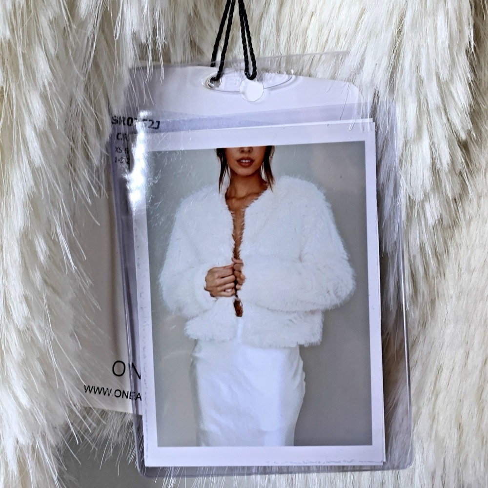 One and Only Fuzzy Cream Jacket NWT Small White Faux Fur Hook & Eye Closure - Picture 4 of 11